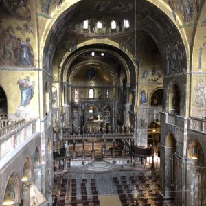 Walking tour from Rialto to San Marco between history, traditions and art.